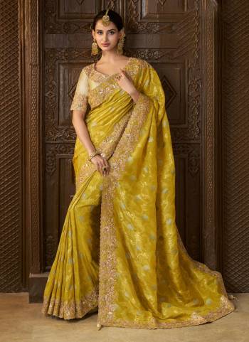 Attrective This Partywear Saree Paired With Blouse.This Saree Are Viscose Tissue And Blouse Are Banarasi Silk Based Fabric With Weaving Jari Designer With Embroidery Work. Buy This Pretty Saree Now.