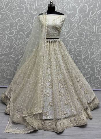 For A Fancy Designer Look,Grab These Lehenga Choli With Dupatta in Fine Colored.These Lehenga And Choli Are Net And Dupatta Are Fabricated On Net Pair.Its Beautified With Designer Sequance,Dori Embroidery,Zarkan Work.