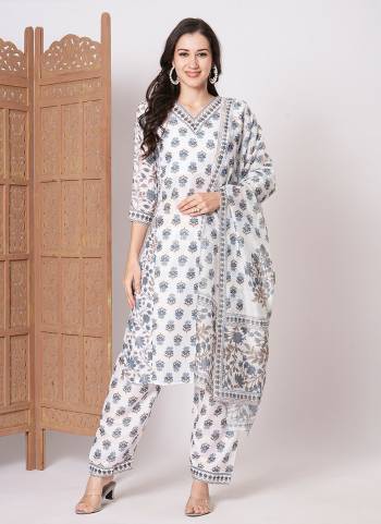 Garb These Suit in Fine Colored Pair With Bottom And Dupatta.These Top Are Muslin Cotton And Bottom Are Fabricated On Muslin Cotton Pair With Chanderi Cotton Dupatta.Its Beautified With Designer Printed.