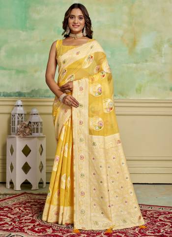 Grab These Saree in Fine Colored Pair With Blouse.These Saree and Blouse Are Fabricated On Cotton.Its Beautified With Wevon Thread Designer.