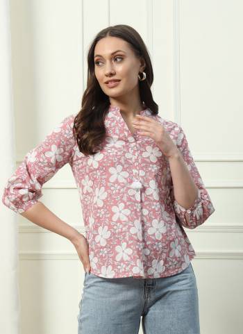 Attrective These Beautiful Looking Readymade Short Top.These Top Fabricated On Cotton.Its Beautified With Designer Floral Printed.