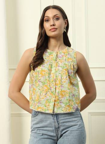 Attrective These Beautiful Looking Readymade Short Top.These Top Fabricated On Cotton.Its Beautified With Designer Floral Printed.