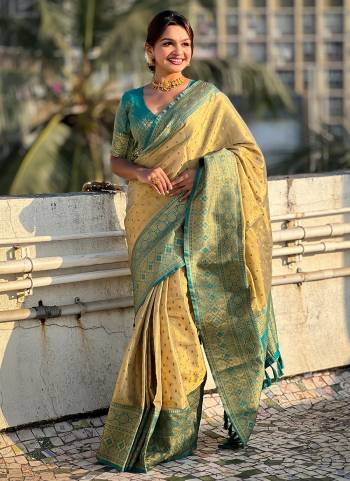 Garb These Party Wear Saree in Fine Colored.These Saree And Blouse is Fabricated On Tissue Silk.Its Beautified With Wevon Jari Designer.