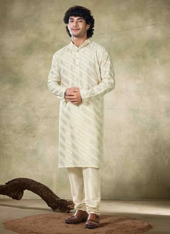 For A festive Wear,Grab These Readymade Kurta With Payjama in Fine Colored.These Kurta is Fabricated On Viscose And Art Silk Payjama With Designer Sequance Embroidery Work.Buy Now.