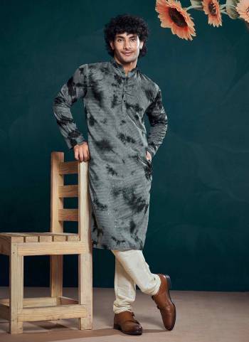 For A festive Wear,Grab These Readymade Kurta With Payjama in Fine Colored.These Kurta is Fabricated On Viscose And Art Silk Payjama With Designer Sequance Embroidery Work.Buy Now.