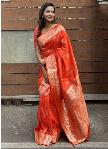 Attrective These Party Wear Saree in Fine Colored.These Saree And Blouse is Fabricated On Banarasi Silk.Its Beautified With Weaving Jacquard Jari Designer.