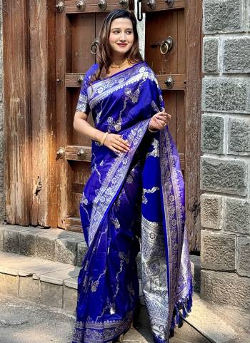 Attrective These Party Wear Saree in Fine Colored.These Saree And Blouse is Fabricated On Banarasi Silk.Its Beautified With Weaving Jacquard Jari Designer.