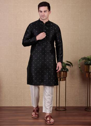 For A festive Wear,Grab These Readymade Kurta With Payjama in Fine Colored.These Kurta Are Jacquard Silk And Payjama is Fabricated On Art Silk With Wevon Designer Mirror Embroidery Work.Buy Now.