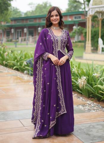 Looking These Beautiful Looking Party Wear Readymade Long Gown With Dupatta.These Gown And Dupatta is Fabricated On Faux Georgette.Its Beautified With Designer Sequance,Thread,Jari Embroidery Work.