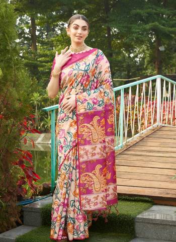 Attrective These Trditional Printed Saree in Fine Colored.These Saree And Blouse is Fabricated On Tussar Silk.Its Beautified With Designer Kalamkari Printed.