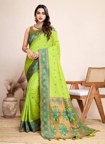 Garb This Partywear Saree Paired With Blouse.This Saree And Blouse Are Jacquard Silk Based Fabric With Heavy Wevon Designer. Buy This Pretty Saree Now.