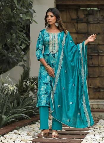 Garb These Beautiful Looking Readymade Suits.These Top Are Jam Cotton And Bottom Are Cambric Cotton And Dupatta Are Silk Fabricated.Its Beautified With Disigner Printed With Embroidery Work.