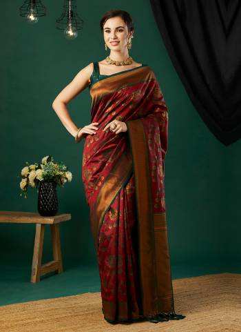 Looking These Party Wear Saree in Fine Colored Pair With Blouse.These Saree and Blouse Are Fabricated On Banarasi Silk.Its Beautified With Wevon Jari Designer.