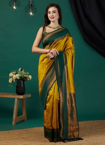 Attrective These Party Wear Saree in Fine Colored Pair With Blouse.These Saree and Blouse Are Fabricated On Banarasi Silk.Its Beautified With Wevon Jari Designer.