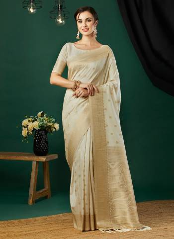 Looking These Party Wear Saree in Fine Colored Pair With Blouse.These Saree and Blouse Are Fabricated On Nylon Banarasi.Its Beautified With Wevon Jacquard Designer.