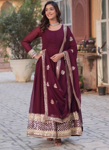 Attrective Looking These Beautiful Looking Readymade Long Gown With Dupatta.These Gown And Dupatta is Fabricated On Faux Georgette.Its Beautified With Designer Jari,Sequance Embroidery Work.