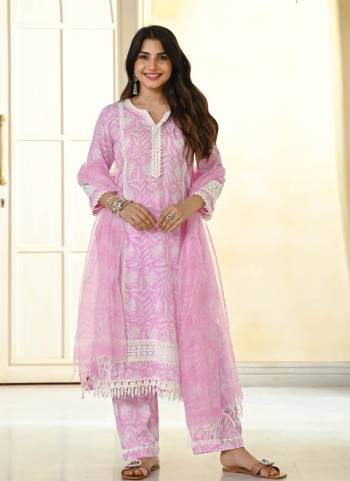 Looking These Readymade Suit in Fine Colored Pair With Bottom And Dupatta.These Top And Bottom Are Fabricated On Cotton Pair With Cotton Dupatta.Its Beautified With Designer Embroidery Work.