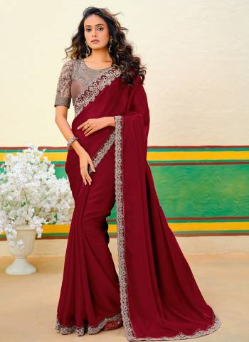 Garb These Party Wear Saree in Fine Colored.These Saree Are Georgette Jari And Blouse is Fabricated On Georgette Pair.Its Beautified With Wevon Designer With Fancy Embroidery Work.