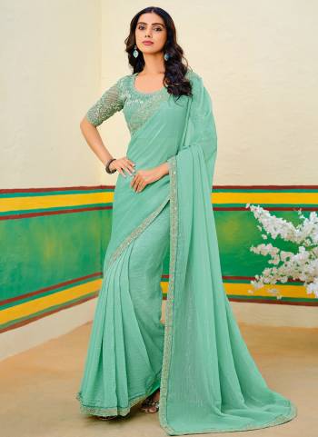 Garb These Party Wear Saree in Fine Colored.These Saree Are Georgette Jari And Blouse is Fabricated On Georgette Pair.Its Beautified With Wevon Designer With Fancy Embroidery Work.