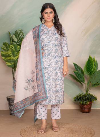 Attrective These Suit in Fine Colored Pair With Bottom And Dupatta.These Top And Bottom Are Fabricated On Rayon Slub Pair With Chanderi Cotton Dupatta.Its Beautified With Designer Printed,Lace Work.