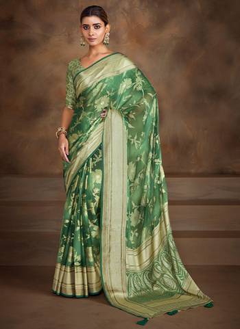 Looking These Party Wear Saree in Fine Colored.These Saree Are Moss Brasso And Blouse is Fabricated On Moss Brasso Pair.Its Beautified With Wevon Brasso Designer Work.