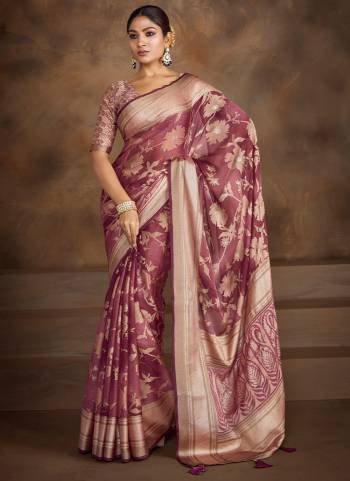 Looking These Party Wear Saree in Fine Colored.These Saree Are Moss Brasso And Blouse is Fabricated On Moss Brasso Pair.Its Beautified With Wevon Brasso Designer Work.