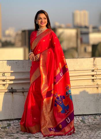 Garb These Party Wear Saree in Fine Colored.These Saree And Blouse is Fabricated On Soft Silk.Its Beautified With Wevon Floral Paithan Vitthala Pallu Designer.