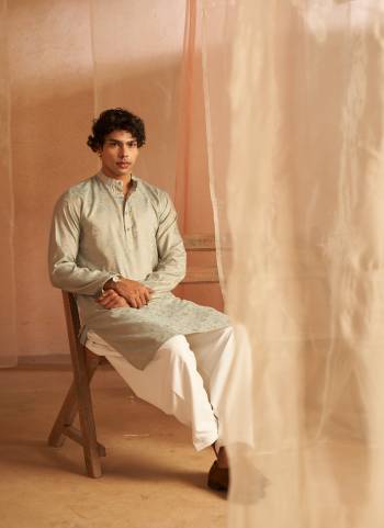 For A festive Wear,Grab These Readymade Kurta With Payjama in Fine Colored.These Kurta is Fabricated On Viscose And Art Silk Bottom With Wevon Designer.Buy Now.