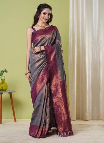 Looking These Party Wear Saree in Fine Colored Pair With Blouse.These Saree and Blouse Are Fabricated On Banarasi Silk.Its Beautified With Wevon Jacquard Designer.