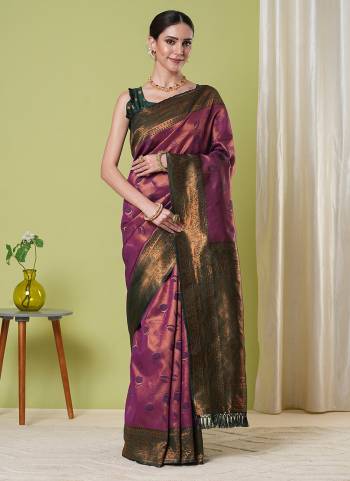 Looking These Party Wear Saree in Fine Colored Pair With Blouse.These Saree and Blouse Are Fabricated On Banarasi Silk.Its Beautified With Wevon Jacquard Designer.