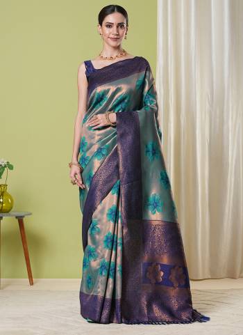 Garb These Party Wear Saree in Fine Colored Pair With Blouse.These Saree and Blouse Are Fabricated On Banarasi Silk.Its Beautified With Wevon Jacquard Designer.