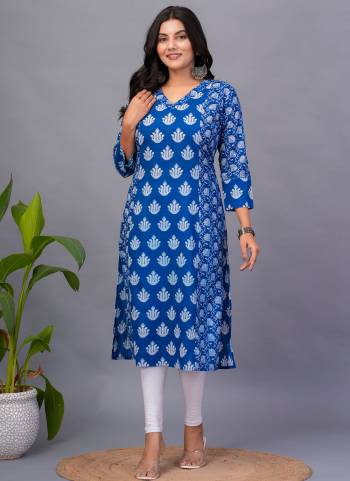 Attrective These Beautiful Looking Readymade Long Kurti.These Kurti Fabricated On Cotton.Its Beautified With Designer Printed.