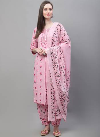 Garb These Beautiful Looking Readymade Suits.These Top Are Cotton And Bottom Are Cotton And Dupatta Are Cotton Fabricated.Its Beautified With Designer Printed.