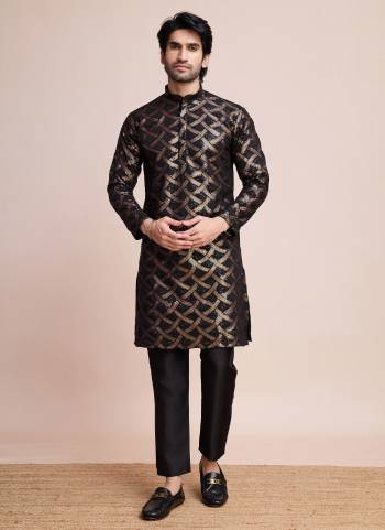 For A Festive Wear,Grab These Readymade Kurta Pair in Fine Colored.These Kurta Are Silk Fabricated on Pair.Its Beautified With Designer Thread,Sequance Embroidery Work.