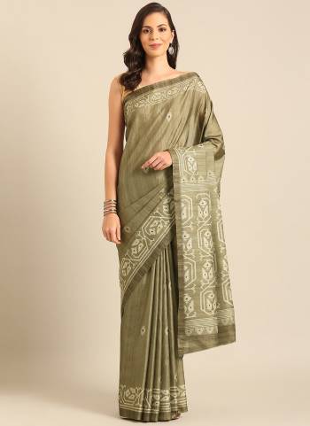 Garb These Party Wear Saree in Fine Colored.These Saree And Blouse is Fabricated On Cotton.Its Beautified With Wevon Thread Designer.