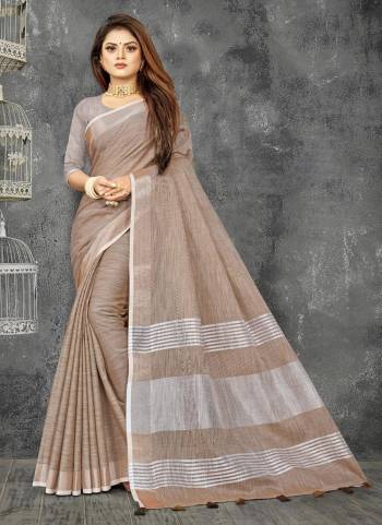 Garb These Party Wear Saree in Fine Colored.These Saree And Blouse is Fabricated On Linen.Its Beautified With Weavon Designer.