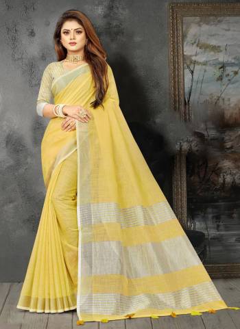 Garb These Party Wear Saree in Fine Colored.These Saree And Blouse is Fabricated On Linen.Its Beautified With Weavon Designer.