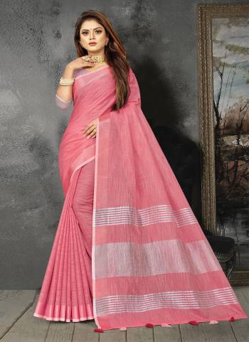 Garb These Party Wear Saree in Fine Colored.These Saree And Blouse is Fabricated On Linen.Its Beautified With Weavon Designer.