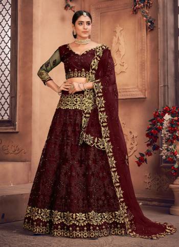 Grab These Party Wear Lehenga Choli in Fine Colored.These Lehenga Are Net Choli Are Net And Dupatta Are Fabricated On Net Pair.Its Beautified With Designer Embroidery Work.