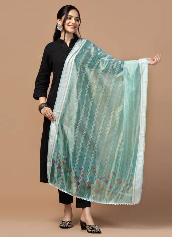 Looking These Beautiful Colored Ethnic Dupatta.This Dupatta is Fabricated On Beautiful Organza Fabric . It Is Beautified With Beautiful Wevon Loom Crochet Designer With Digital Printed.