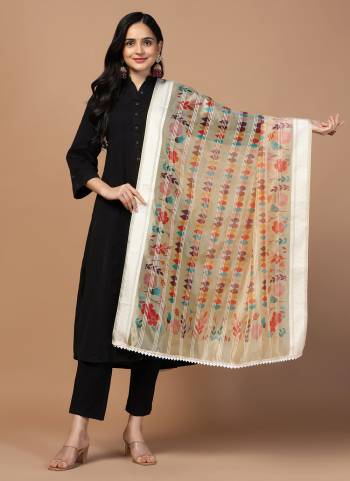 Looking These Beautiful Colored Ethnic Dupatta.This Dupatta is Fabricated On Beautiful Organza Fabric . It Is Beautified With Beautiful Wevon Loom Crochet Designer With Digital Printed.