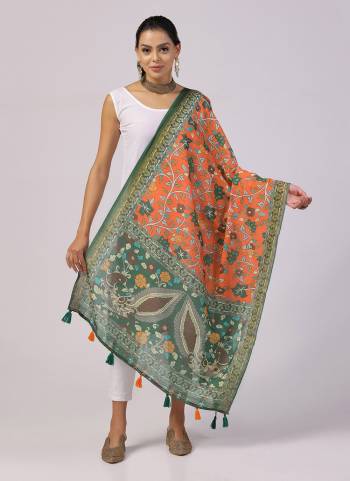 Looking These Beautiful Colored Ethnic Dupatta.This Dupatta is Fabricated On Beautiful Lilen Fabric . It Is Beautified With Beautiful Wevon Jari Border Designer With Digital Printed.