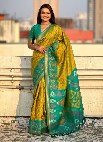 Garb These Party Wear Saree in Fine Colored.These Saree And Blouse is Fabricated On Patola Silk.Its Beautified With Weaving Meenakari Ikkat Designer.