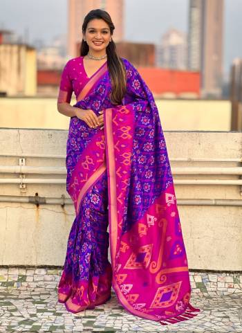 Garb These Party Wear Saree in Fine Colored.These Saree And Blouse is Fabricated On Patola Silk.Its Beautified With Weaving Meenakari Ikkat Designer.