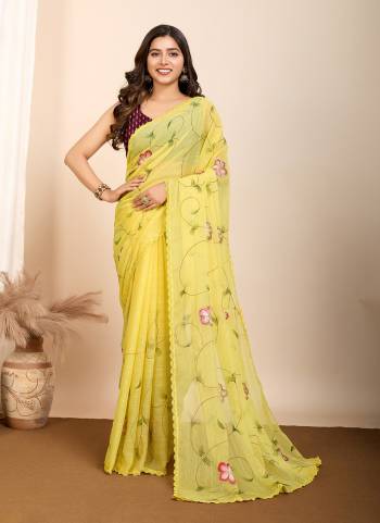 Looking This Partywear Saree Paired With Blouse.This Saree Are Georgette And Blouse Are Art Silk Based Fabric With Designer Digital Brush,Foil Printed. Buy This Pretty Saree Now.