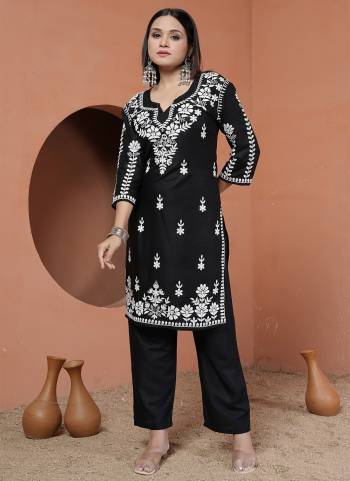 Grab These Beautiful Looking Readymade Kurti With Bottom.These Kurti And Bottom is Fabricated On Rayon.Its Beautified With Designer Chikankari Embroidery Work.
