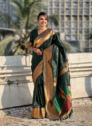 Attrective Look These Traditional Saree in Fine Colored.These Saree And Blouse is Fabricated On Soft Silk.Its Beautified With Weaving Rich Figure Pallu Designer.