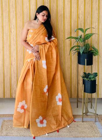 Looking These Party Wear Saree in Fine Colored.These Saree And Blouse is Fabricated On Linen.Its Beautified With Designer Flower Digital Printed.