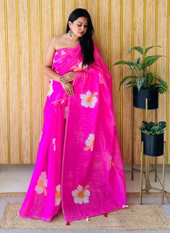 Looking These Party Wear Saree in Fine Colored.These Saree And Blouse is Fabricated On Linen.Its Beautified With Designer Flower Digital Printed.