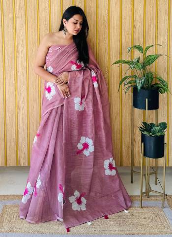Looking These Party Wear Saree in Fine Colored.These Saree And Blouse is Fabricated On Linen.Its Beautified With Designer Flower Digital Printed.